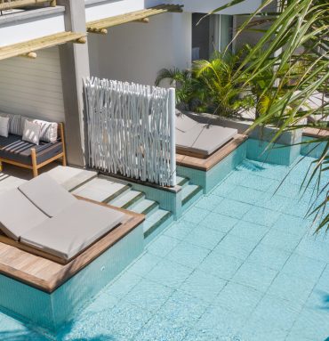 Couple Swim-Up Room